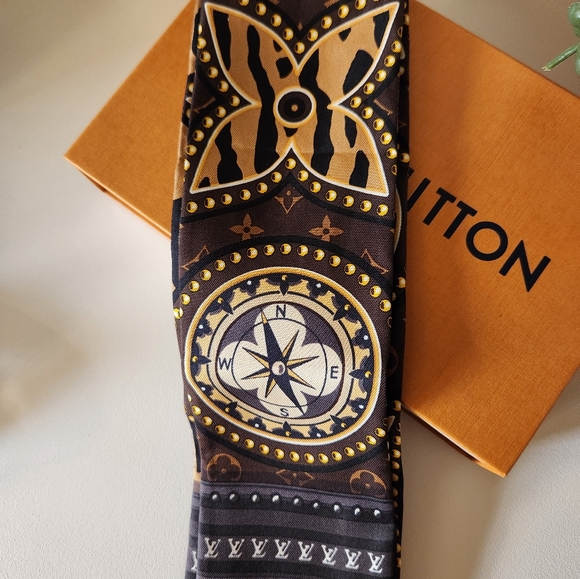 Louis Vuitton Scarf - Picture 4 of 7